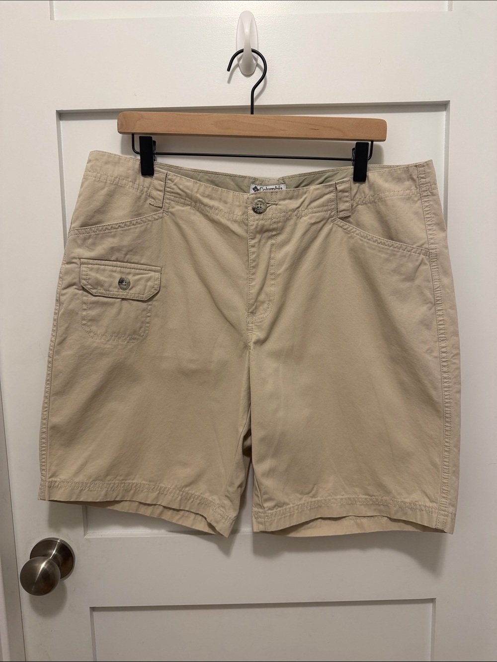 Columbia Women's Khaki Shorts 9in Inseam